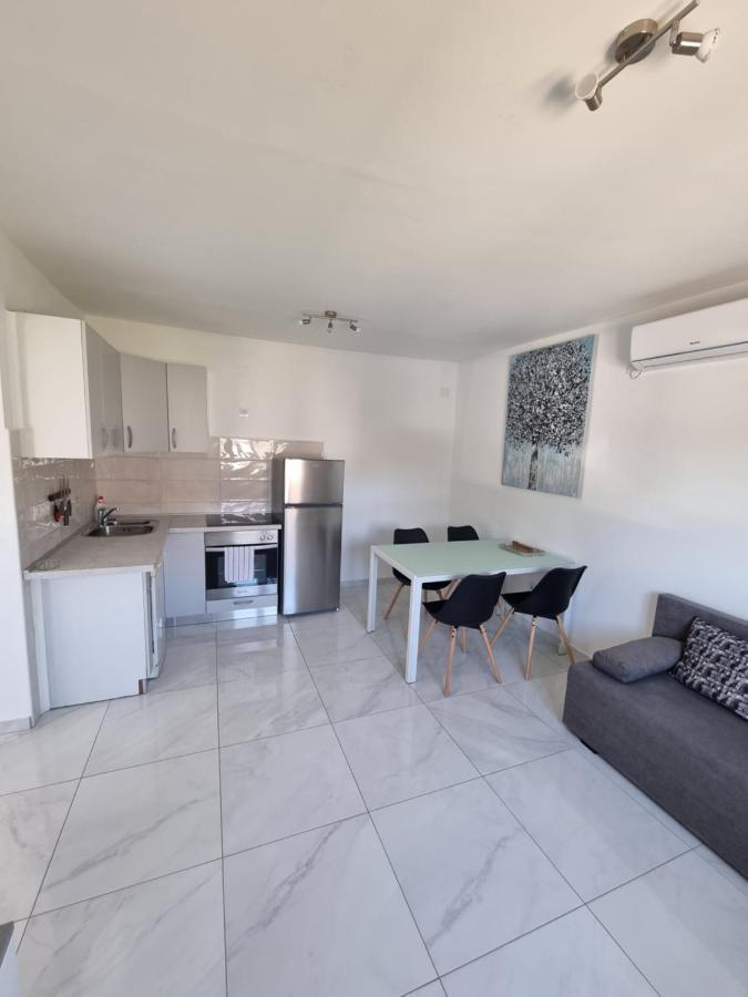 Ivaana Apartment Banjol Exterior photo