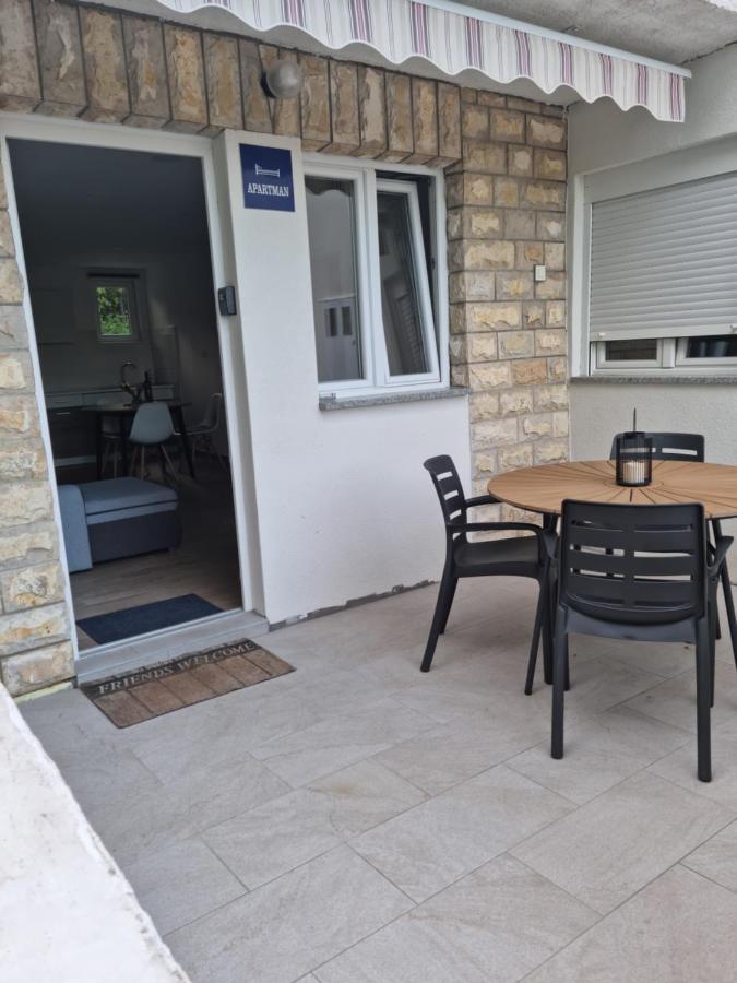 Ivaana Apartment Banjol Exterior photo