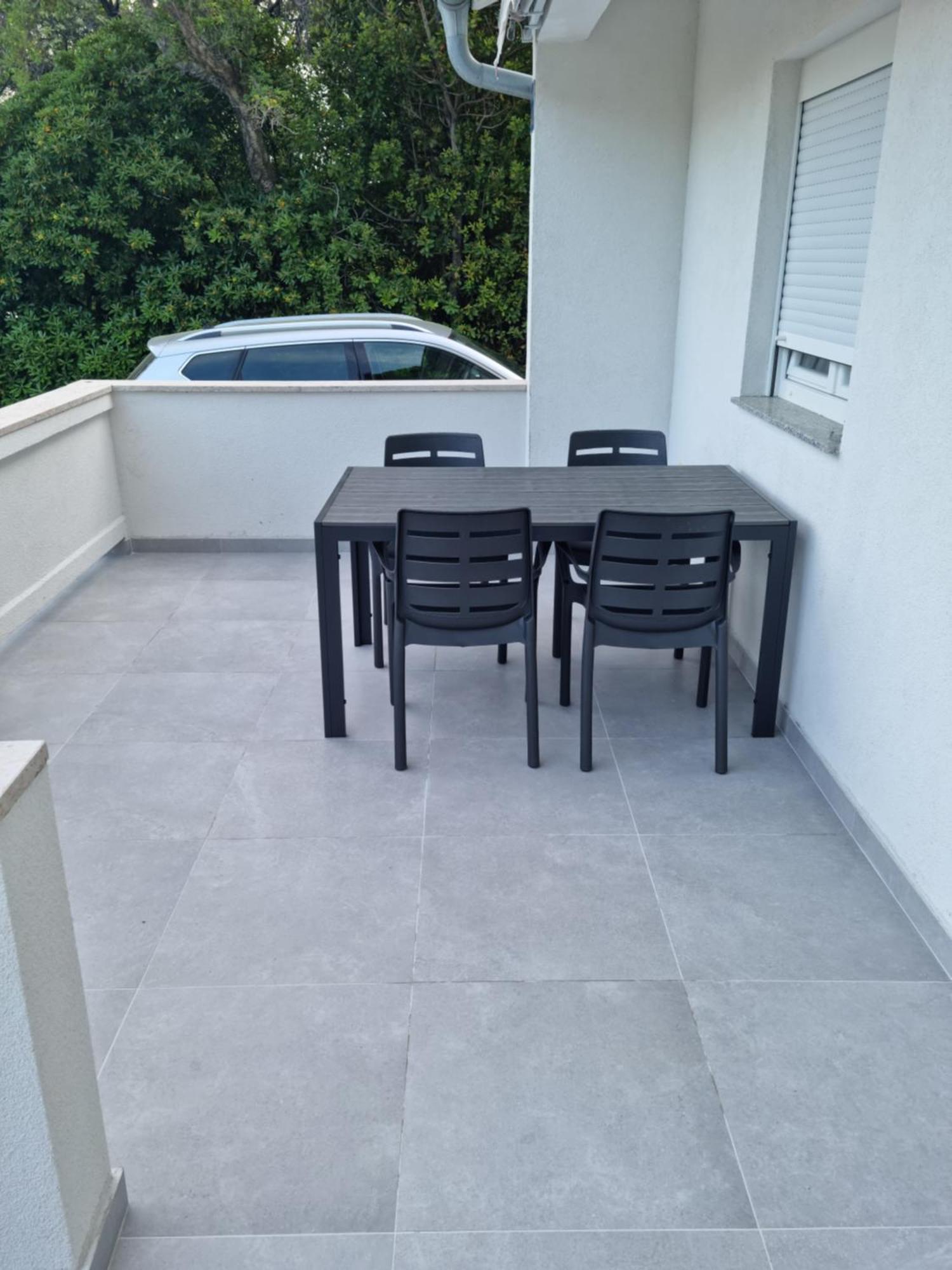 Ivaana Apartment Banjol Exterior photo